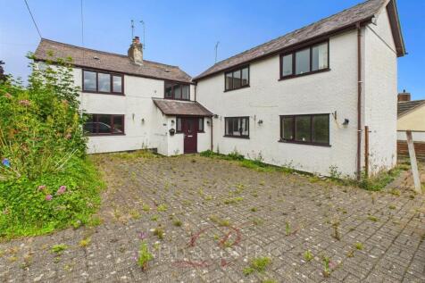 6 bedroom detached house for sale