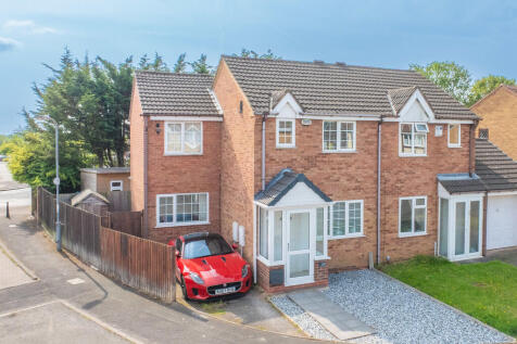 3 bedroom semi-detached house for sale