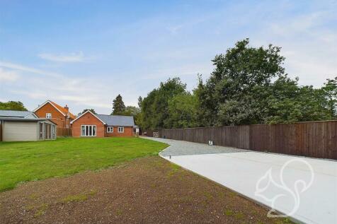 2 bedroom detached bungalow for sale