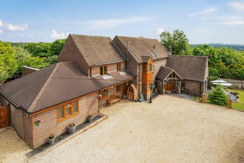 6 bedroom detached house for sale