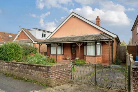 The Drive, Emsworth, PO10 3 bed detached bungalow for sale