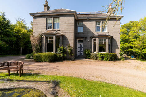 6 bedroom detached house for sale