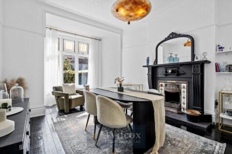 6 bedroom terraced house for sale