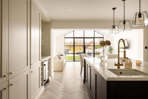 4 bedroom semi-detached house for sale