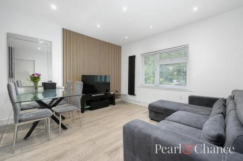 The Vale, London, NW11 4 bed flat for sale