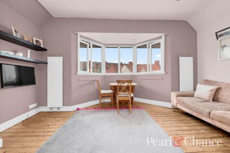 Golders Green Crescent, London, NW11 2 bed apartment for sale