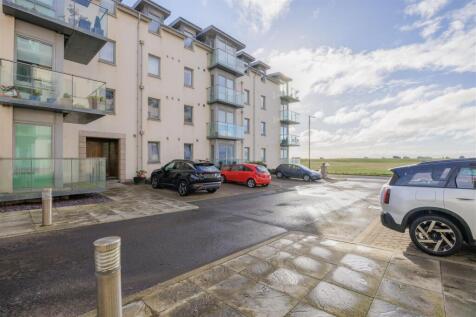 Dalhousie Court, Links Parade... 2 bed flat for sale