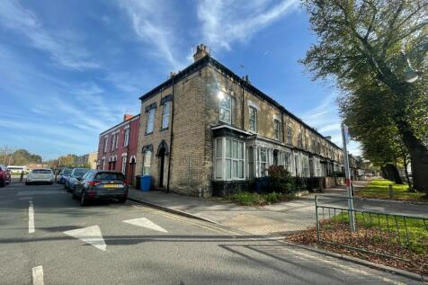 4 bedroom end of terrace house for sale