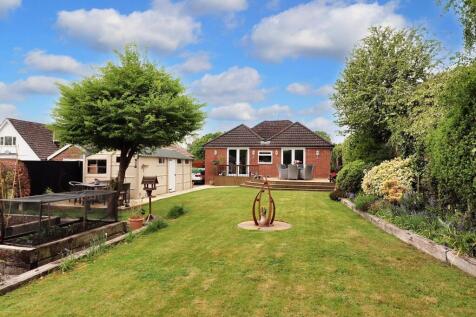3 bedroom detached bungalow for sale