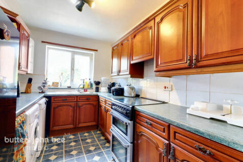 Queens Road, Telford 3 bed link detached house for sale