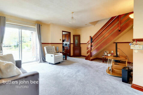 Queens Road, Telford 3 bed link detached house for sale