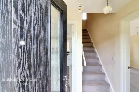 5 bedroom end of terrace house for sale