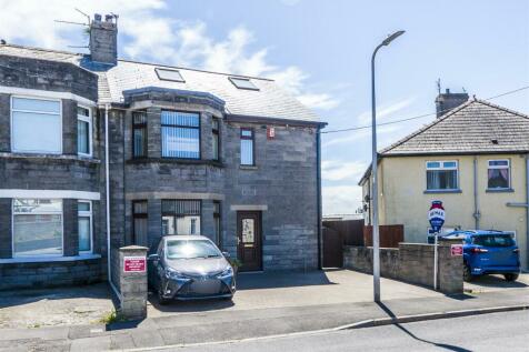 4 bedroom semi-detached house for sale