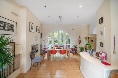 6 bedroom terraced house for sale