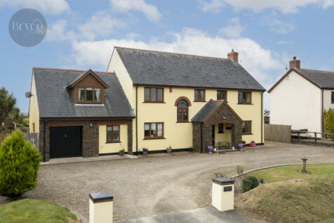 6 bedroom detached house for sale