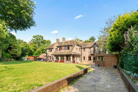 6 bedroom detached house for sale