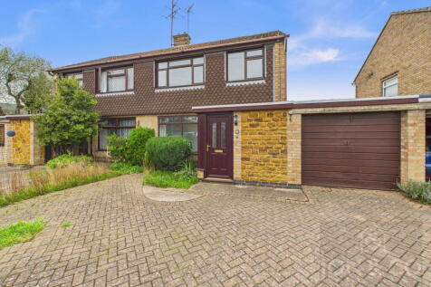 3 bedroom semi-detached house for sale