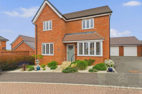 4 bedroom detached house for sale