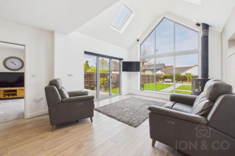 3 bedroom detached bungalow for sale