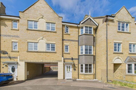 5 bedroom mews property for sale