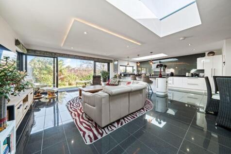Fontmell Road, Broadstone BH18 3 bed detached bungalow for sale