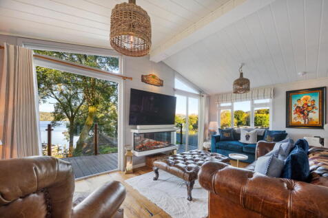 2 bedroom lodge for sale
