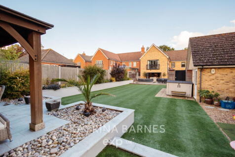 5 bedroom detached house for sale