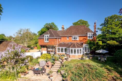 Rural outskirts of Horsham. 5 bed detached house for sale