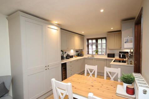 Parbrook, Billingshurst 2 bed terraced house for sale