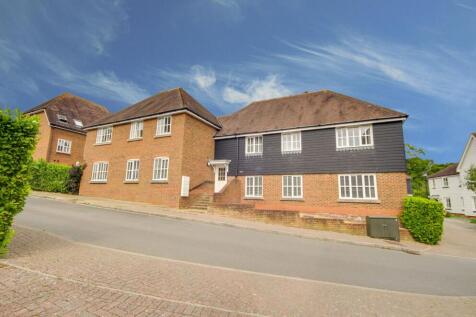 Weavers Mead, Haywards Heath, RH16 2 bed flat for sale