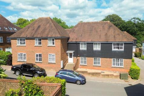 Weavers Mead, Haywards Heath, RH16 2 bed flat for sale