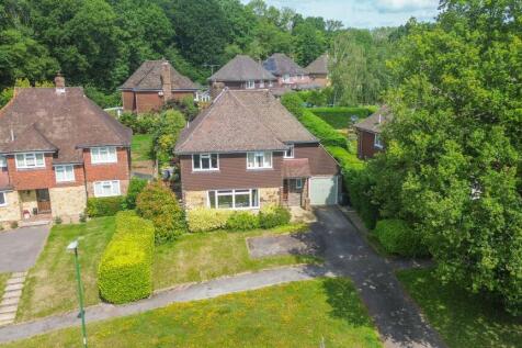 Blunts Wood Road, Haywards Heath, RH16 4 bed detached house for sale