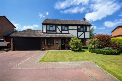 Lillywhite Close, Burgess Hill, RH15 4 bed detached house for sale