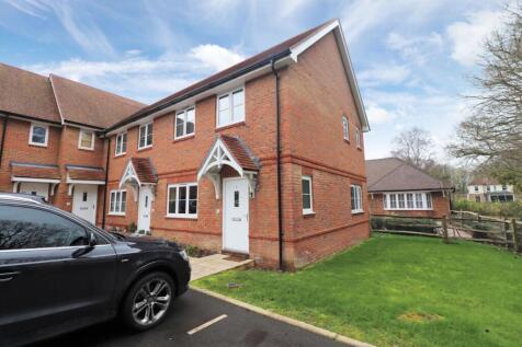 Medway Gardens, Burgess Hill, RH15 2 bed maisonette for sale