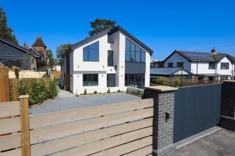 Birchwood Grove Road, Burgess Hill, RH15 3 bed house for sale