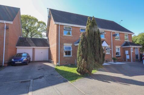 The Hornbeams, Burgess Hill, RH15 3 bed end of terrace house for sale