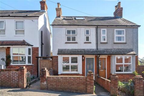 Adams Park Road, Farnham, Surrey, GU9 3 bed semi