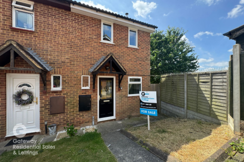 2 bedroom semi-detached house for sale