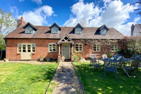Market Drayton TF9 3 bed detached house for sale