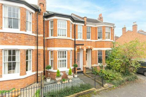 4 bedroom terraced house for sale