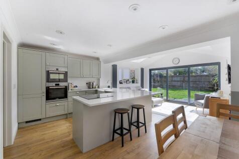 4 bedroom semi-detached house for sale