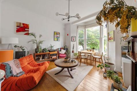 2 bedroom maisonette for sale