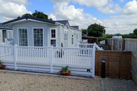 Langport TA10 2 bed park home for sale