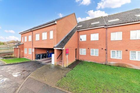 3 bedroom maisonette for sale