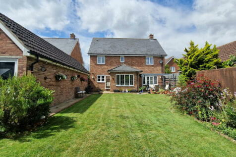 4 bedroom detached house for sale