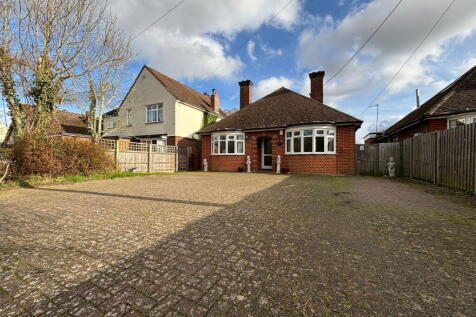 4 bedroom detached bungalow for sale