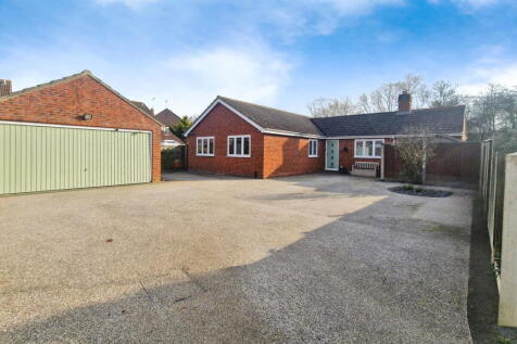 Slough House Close, Braintree CM7 4 bed detached bungalow for sale