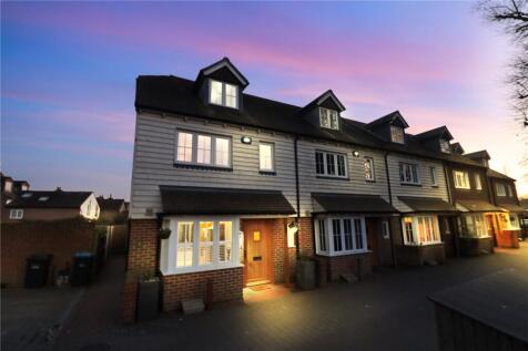 4 bedroom end of terrace house for sale