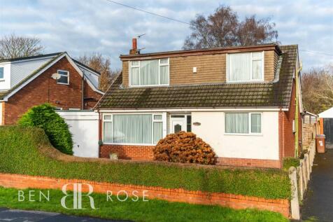 Hall Carr Lane, Preston PR4 3 bed detached house for sale