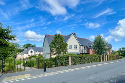 1 bedroom ground floor flat for sale